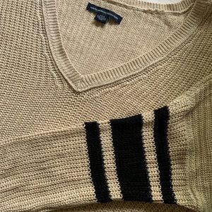 American Eagle - V-Neck Sweater